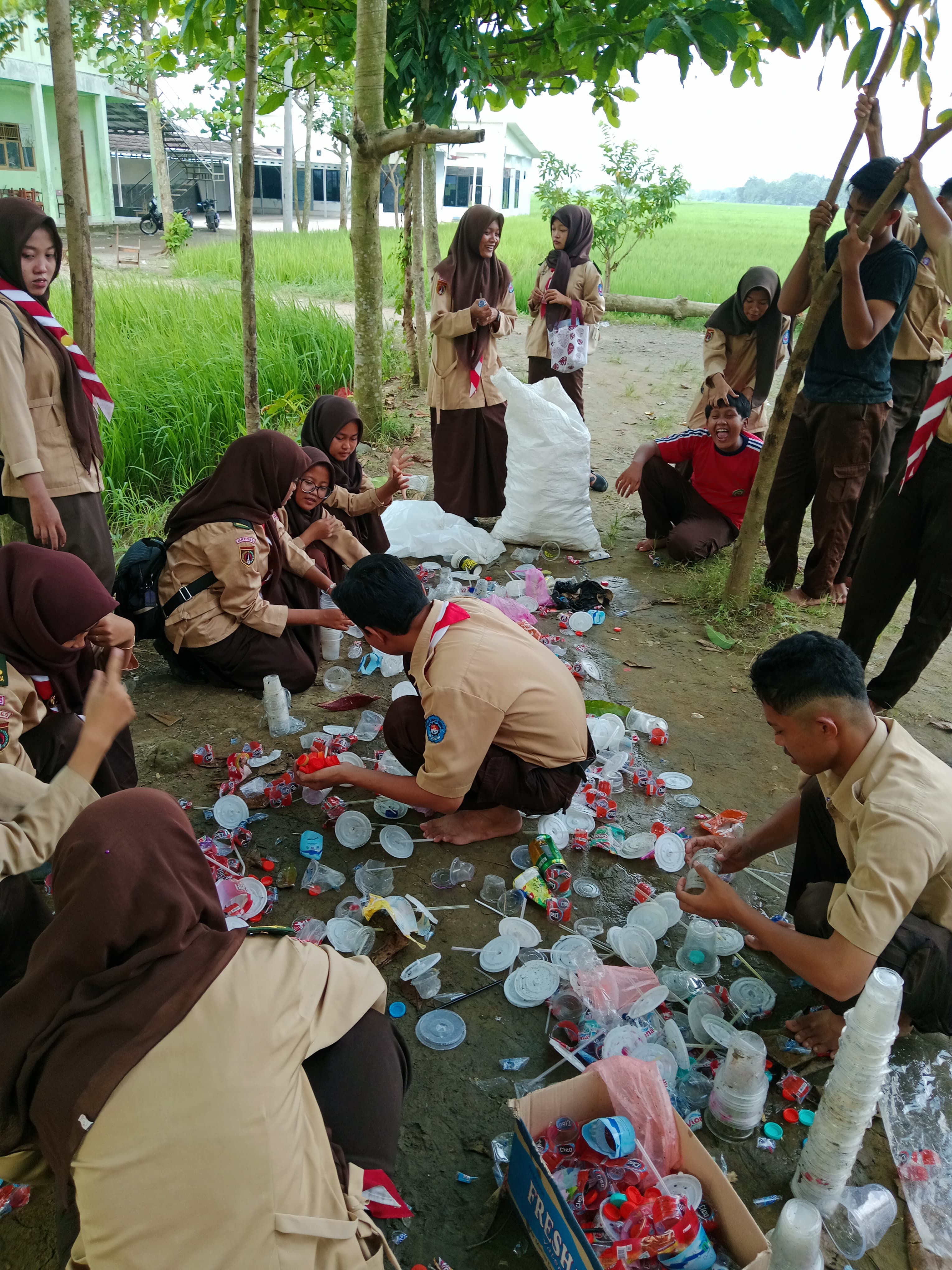 mendaur ulang sampah